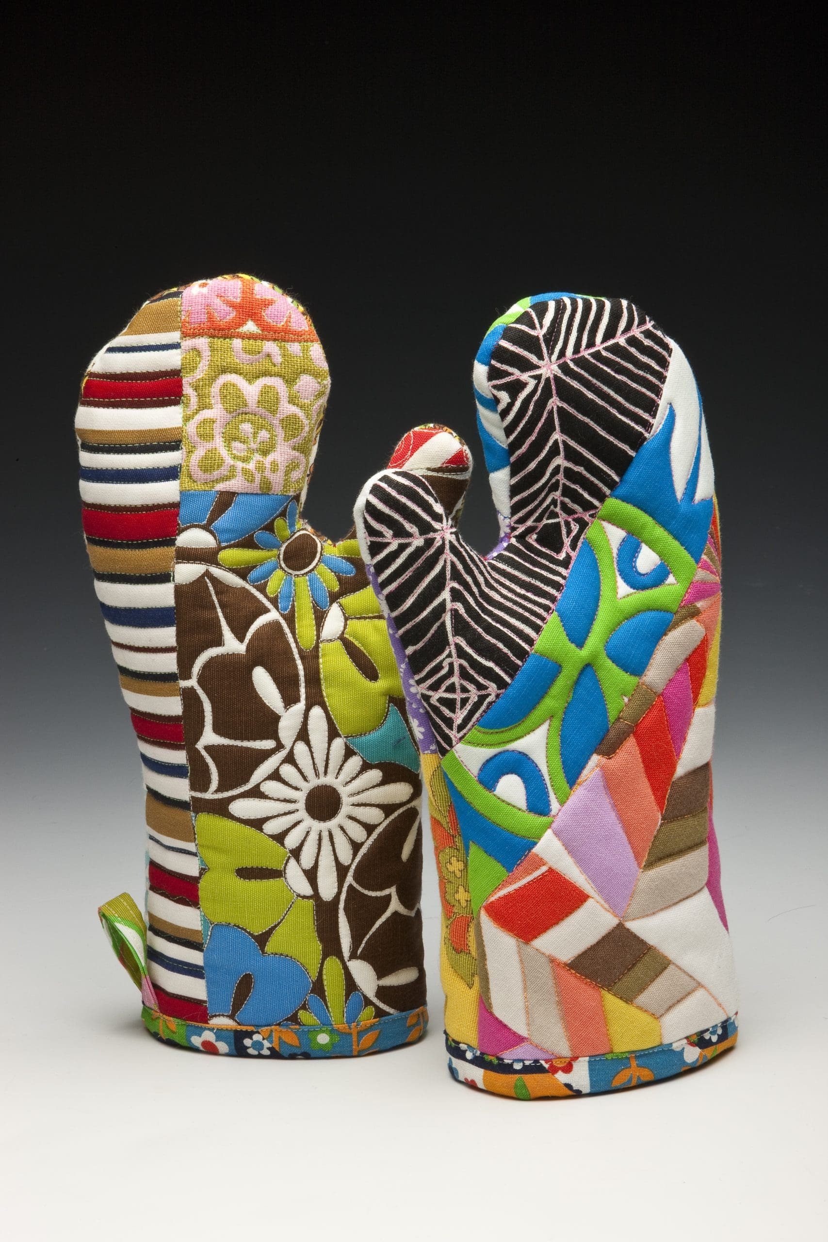 maria-shell-artful-oven-mitts-2